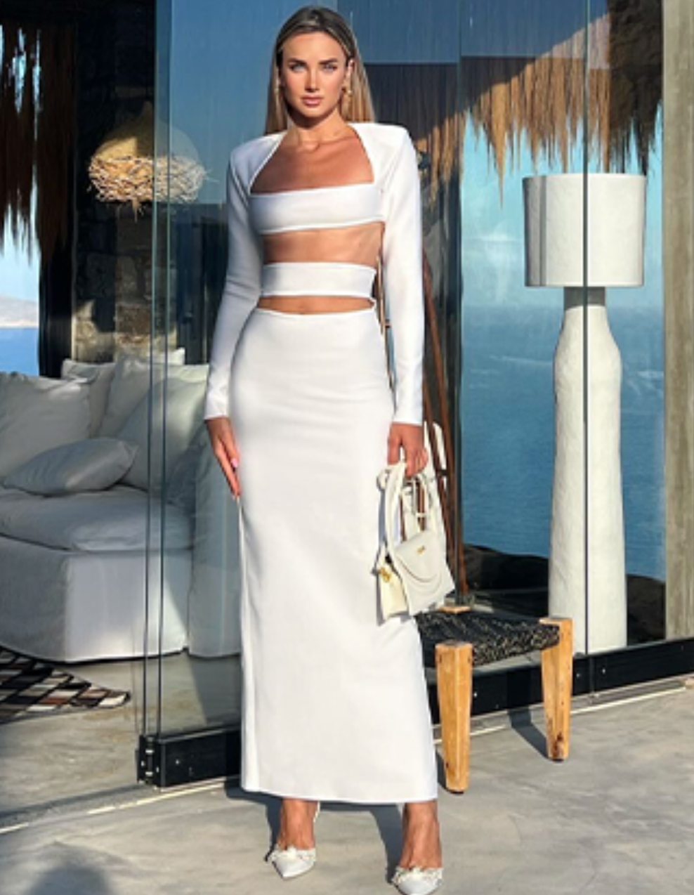 Robe minimaliste blanche à bandes