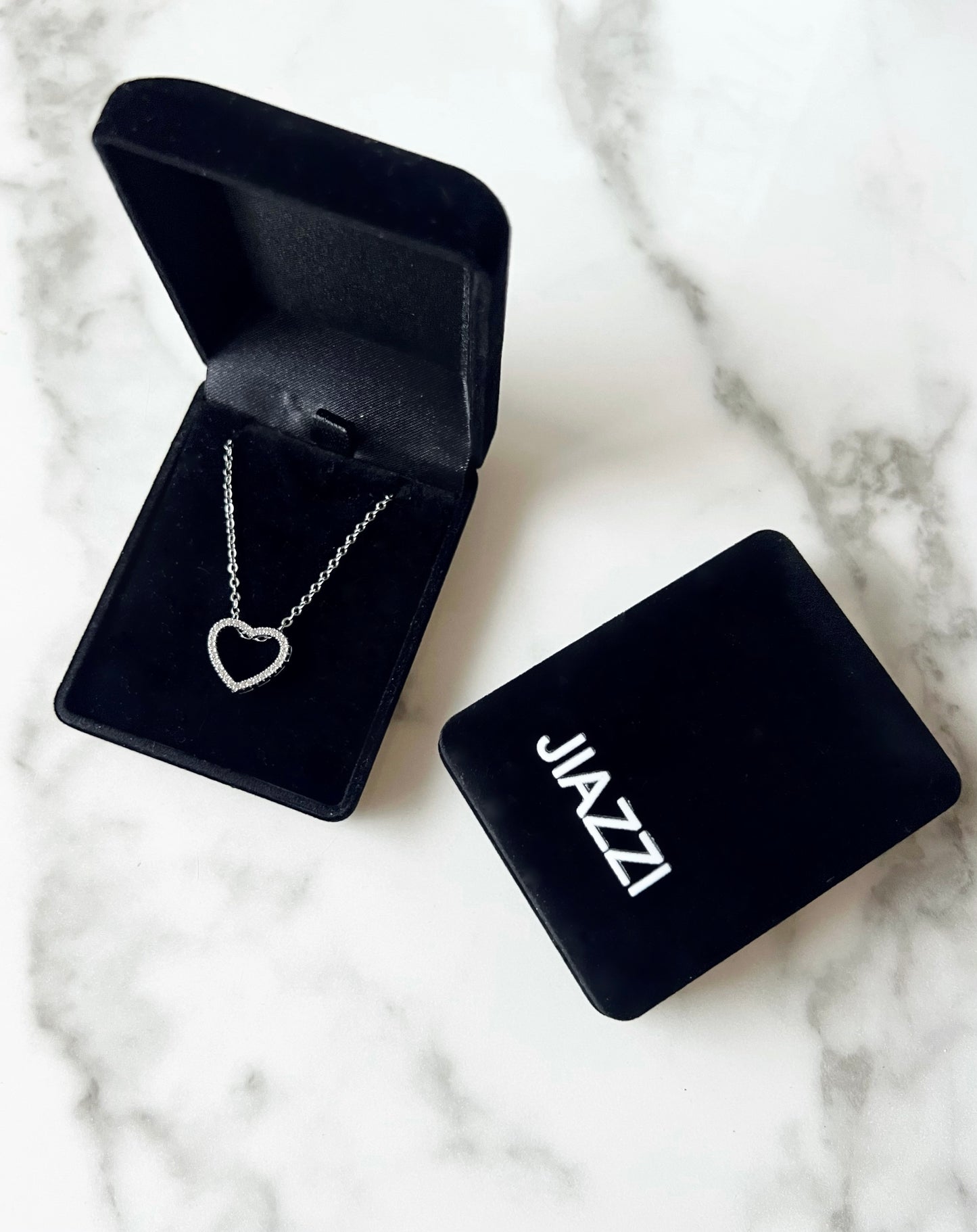 Collier heartbeat