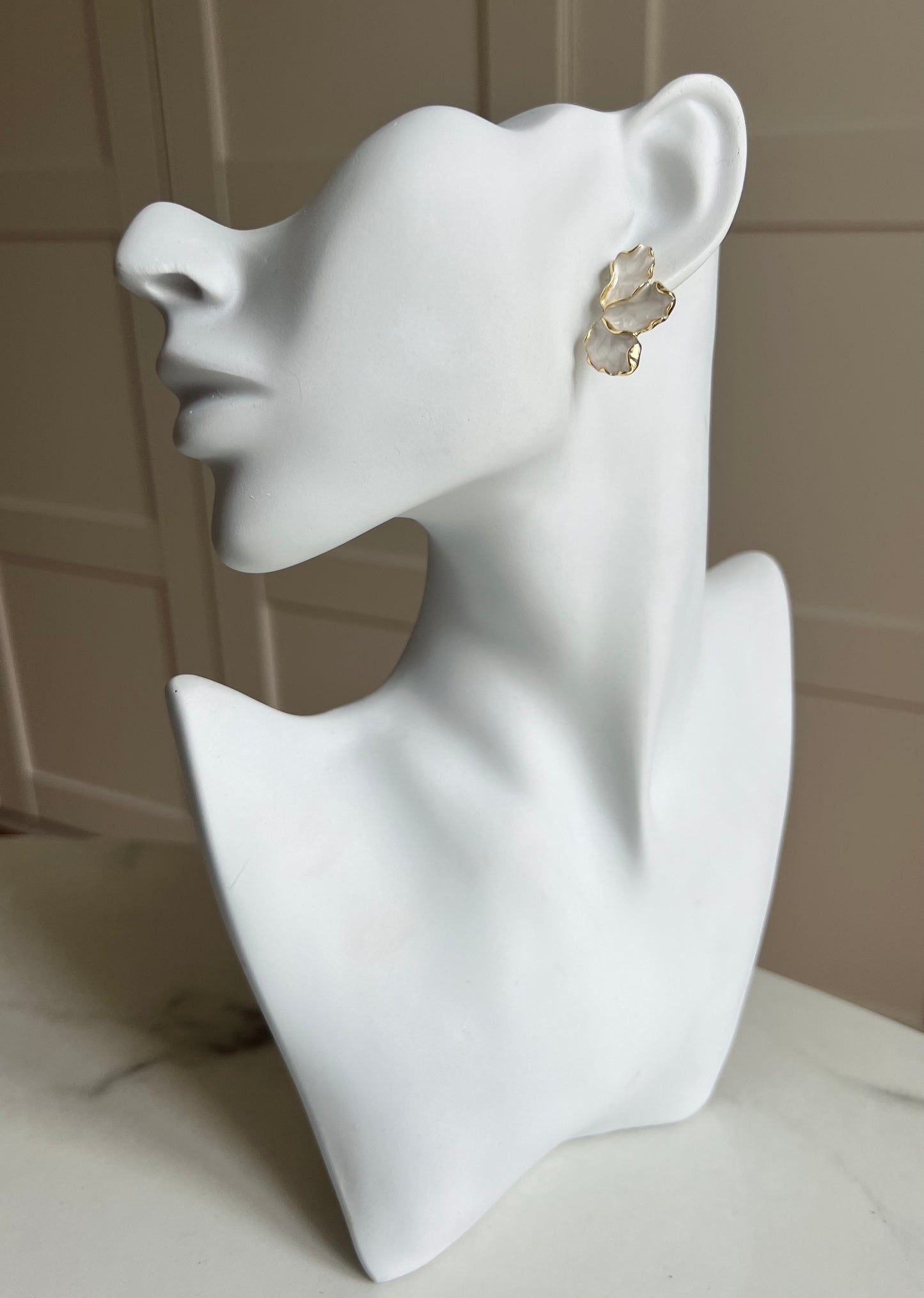 Boucles d'oreilles pétales nacrées