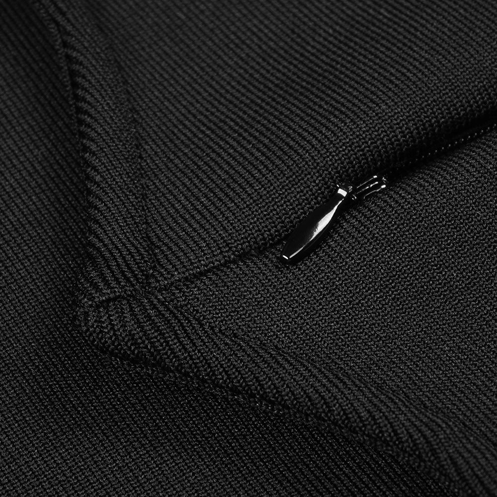 Robe avec coeur découpé au dos
