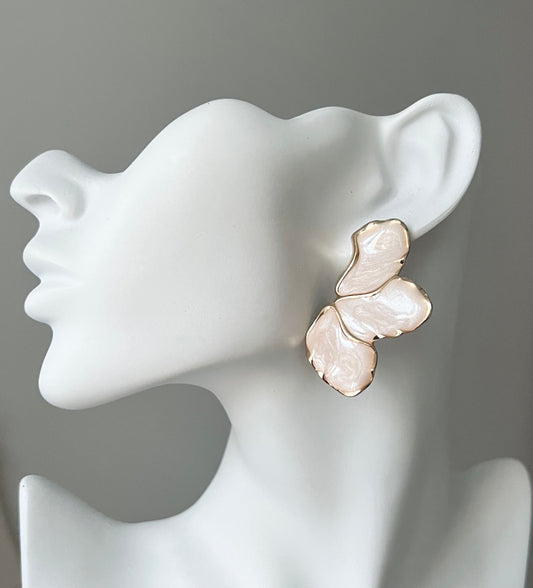 Boucles d'oreilles pétales nacrées GM
